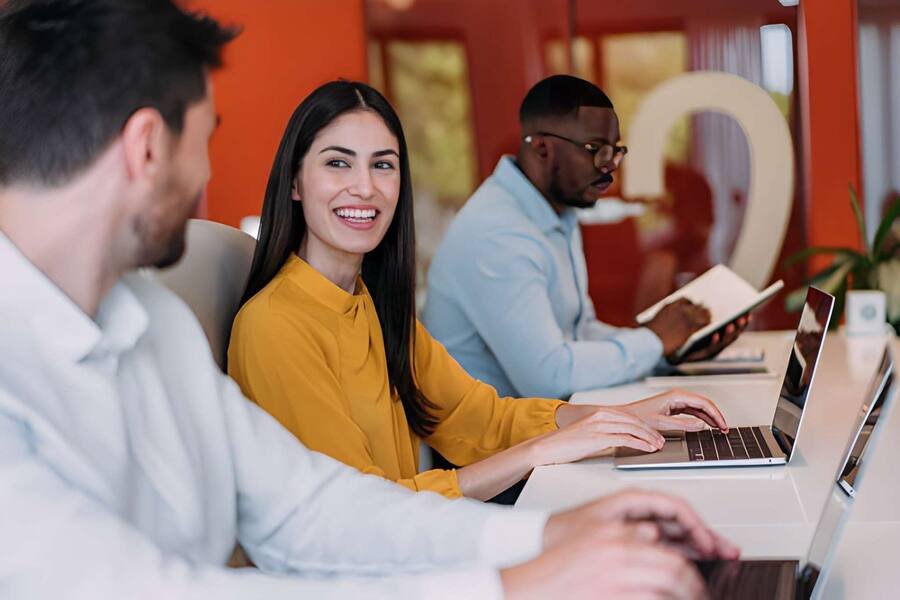 Backoffice team op kantoor bij een uitzendbureau